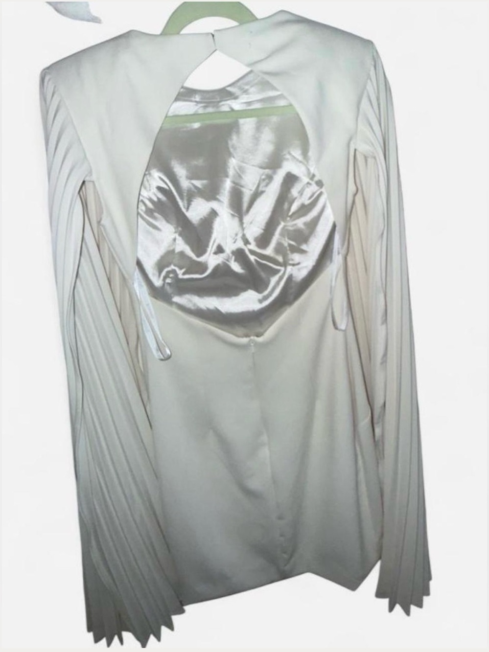 White Jovani dress with pleated sleeves, like a cap almost. And it has open back - Picture 8 of 8